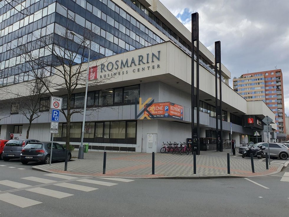 Pronájem obchodu 381 m², Praha