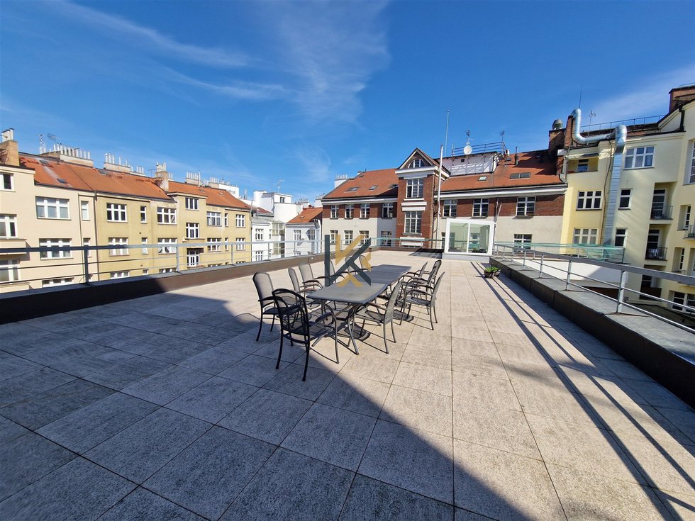 Pronájem kanceláře 144 m², Praha