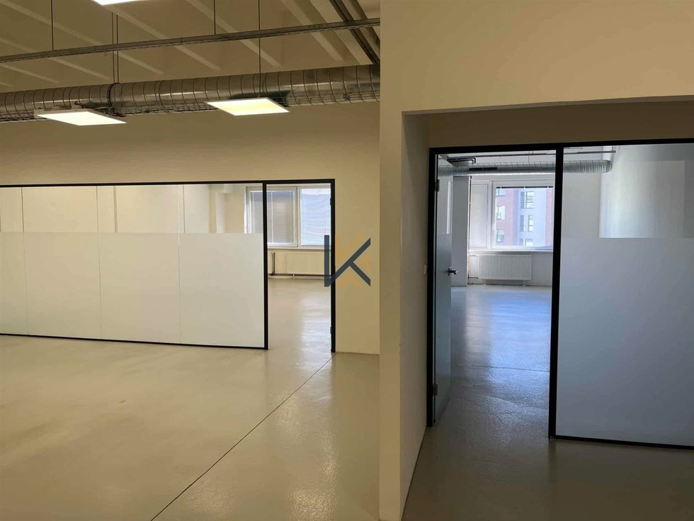 Pronájem kanceláře 151 m², Praha