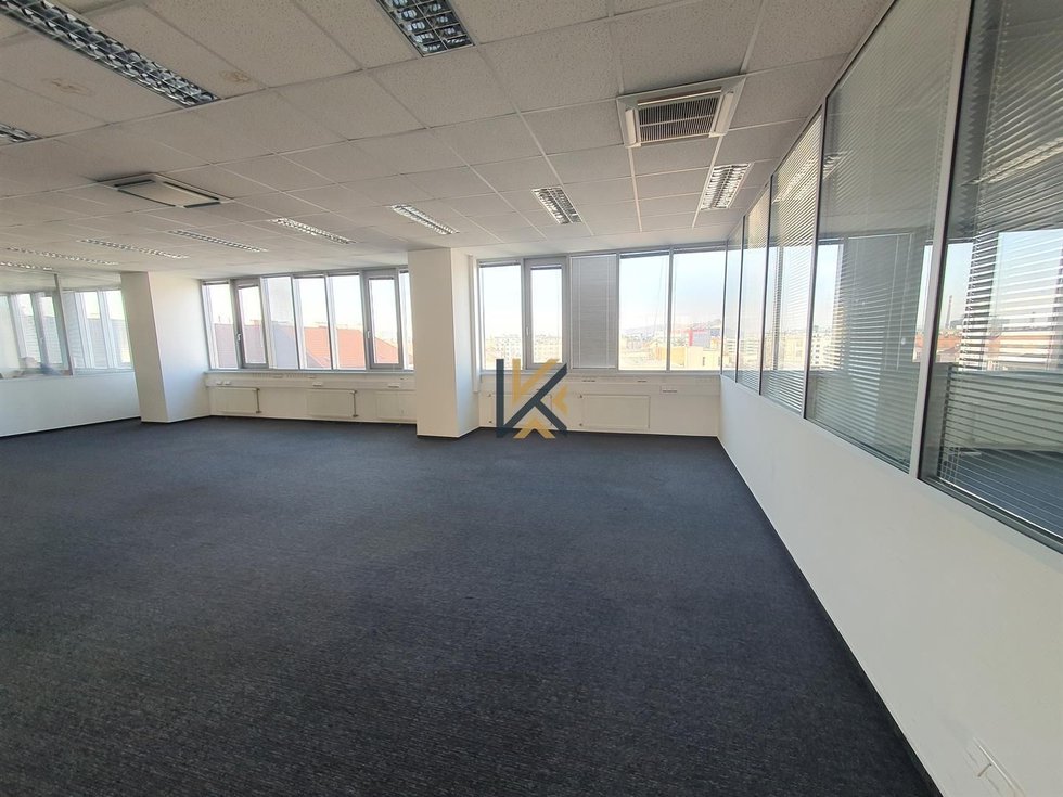 Pronájem kanceláře 255 m², Praha