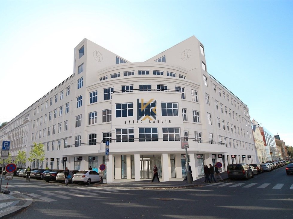 Pronájem kanceláře 884 m², Praha