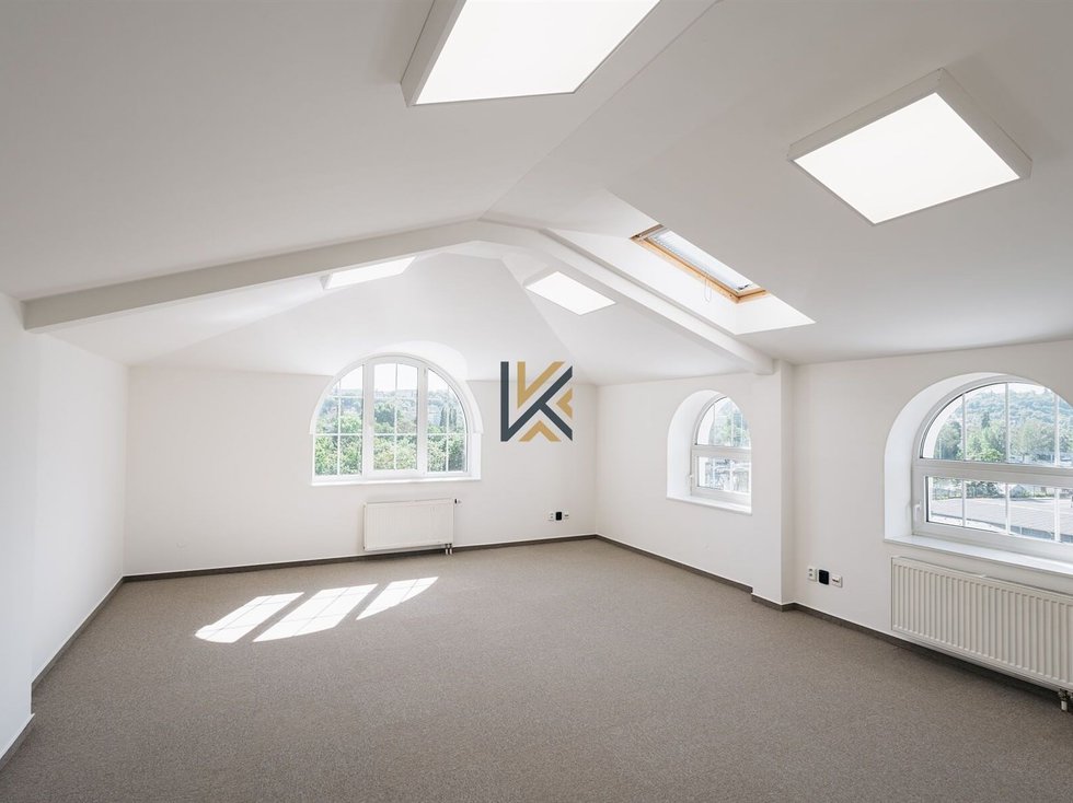 Pronájem kanceláře 129 m², Praha