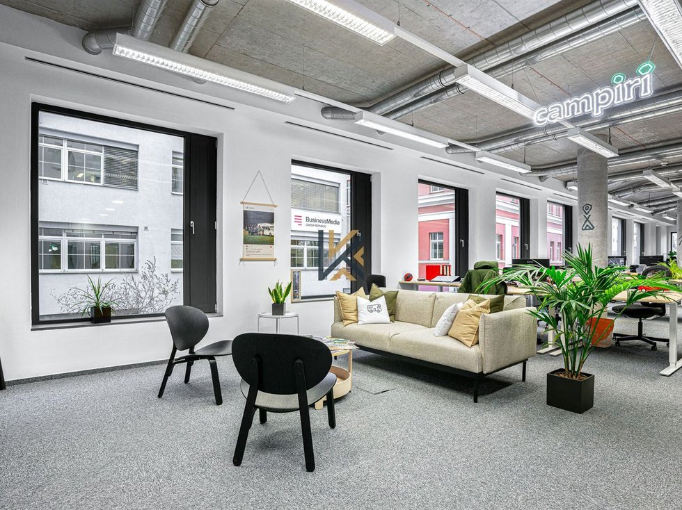 Pronájem kanceláře 539 m², Praha