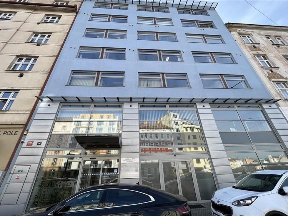 Pronájem kanceláře 270 m², Praha