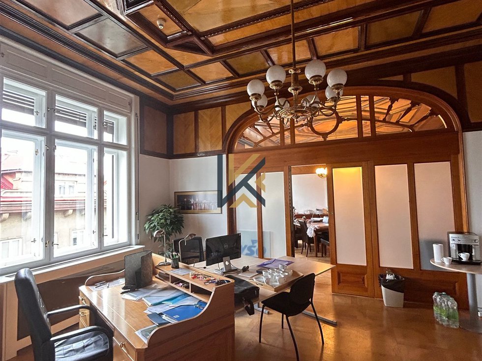 Pronájem kanceláře 500 m², Praha