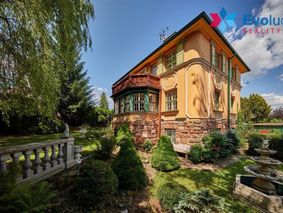 Prodej vily 371 m², Trutnov