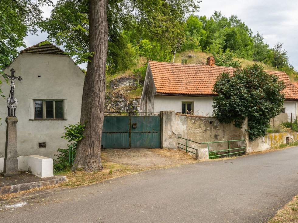 Prodej rodinného domu 390 m², Krty-Hradec