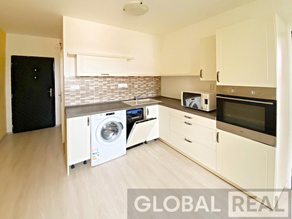 Pronájem bytu 1+1 32 m², Studená