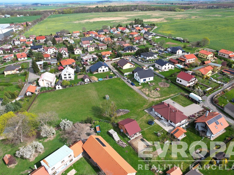 Prodej stavební parcely 1372 m², Zásmuky