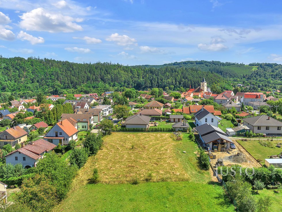 Prodej stavební parcely 1600 m², Kácov