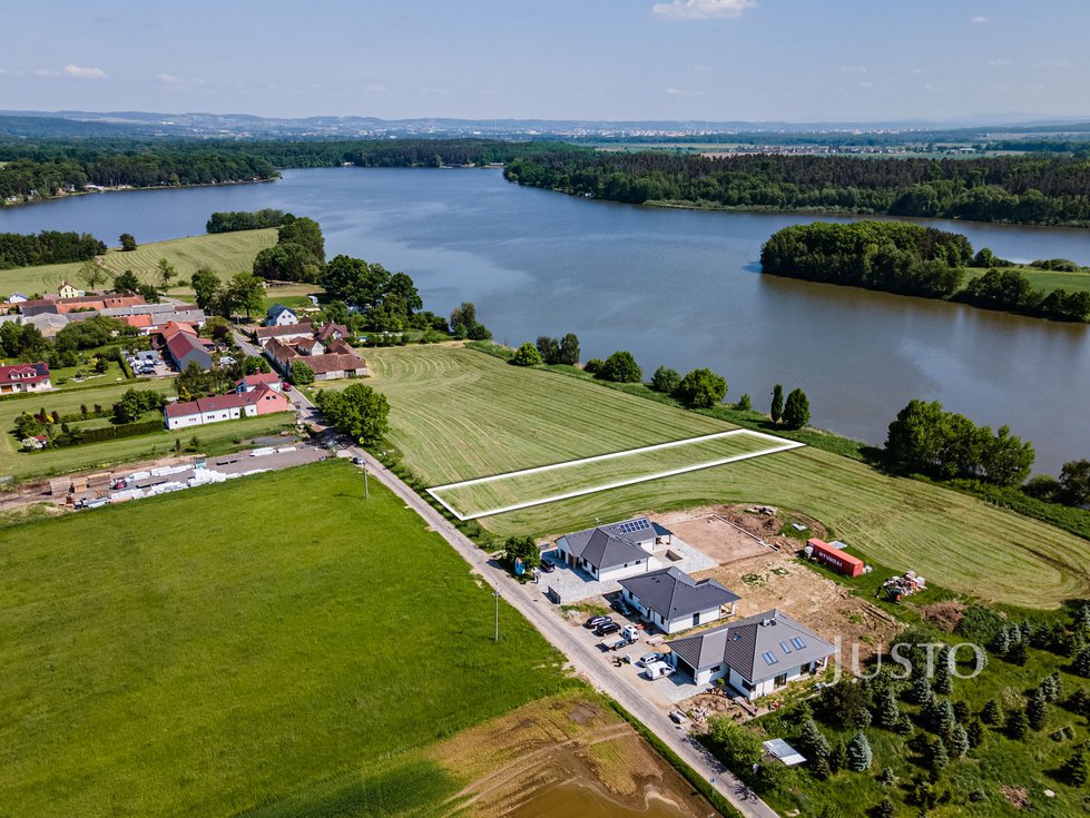 Prodej stavební parcely 2368 m², Pištín