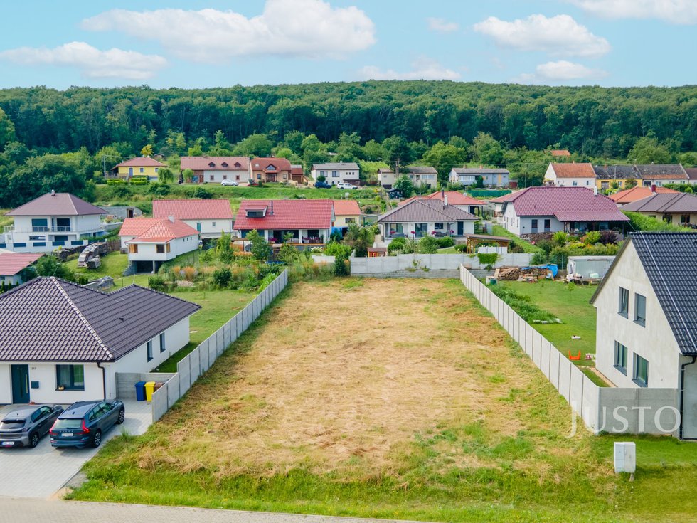 Prodej stavební parcely 1034 m², Milovice