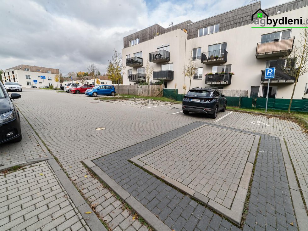 Pronájem parkovacího místa 11 m², Plzeň