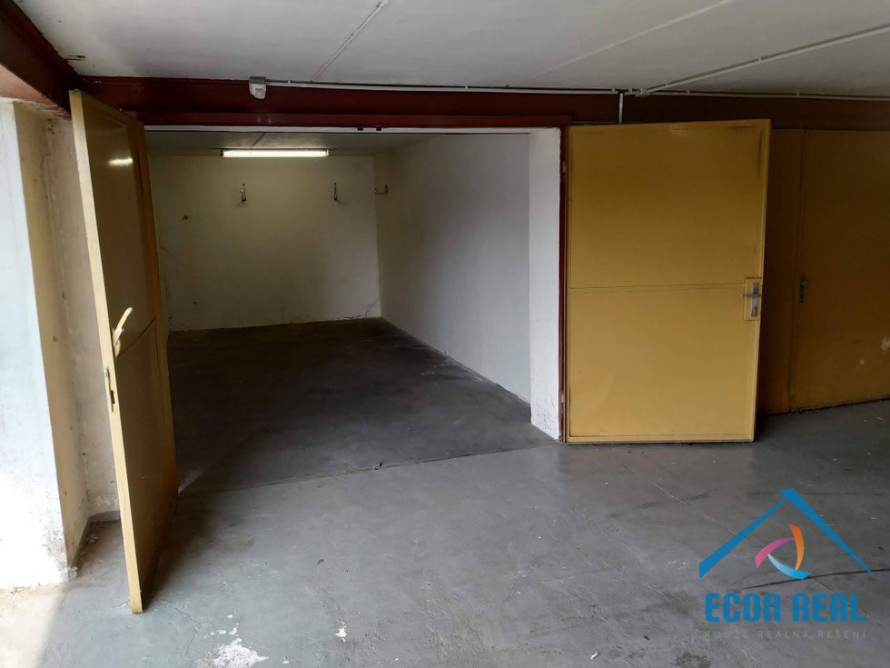 Pronájem garáže 18 m², Praha