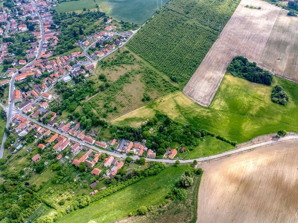 Prodej stavební parcely 1076 m², Chrást