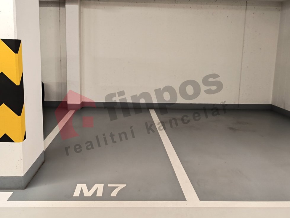Pronájem parkovacího místa 9 m², Praha