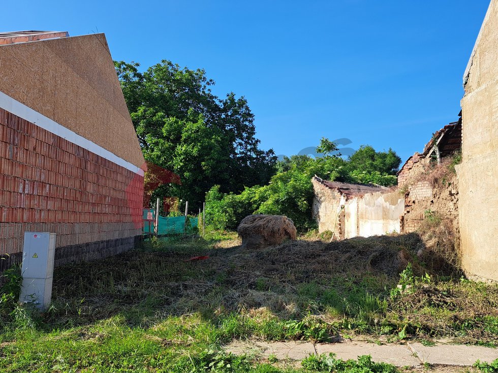 Prodej stavební parcely 606 m², Nezamyslice