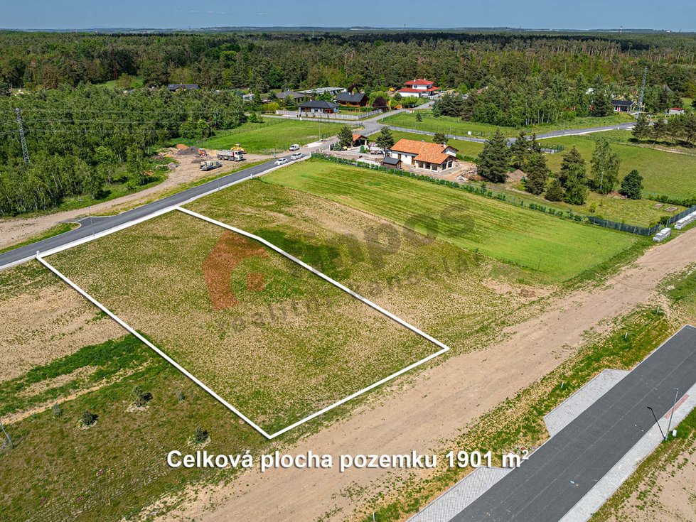 Prodej stavební parcely 1901 m², Káraný