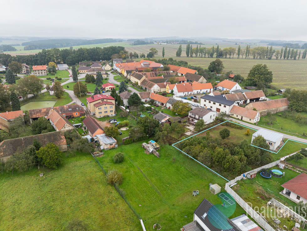 Prodej stavební parcely 1303 m², Radošovice