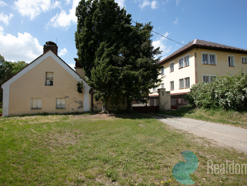 Prodej zemědělské usedlosti 4252 m², Sedlčany