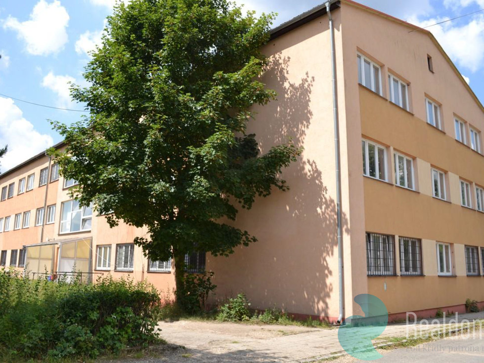 Prodej činžovního domu 844 m², Strašice