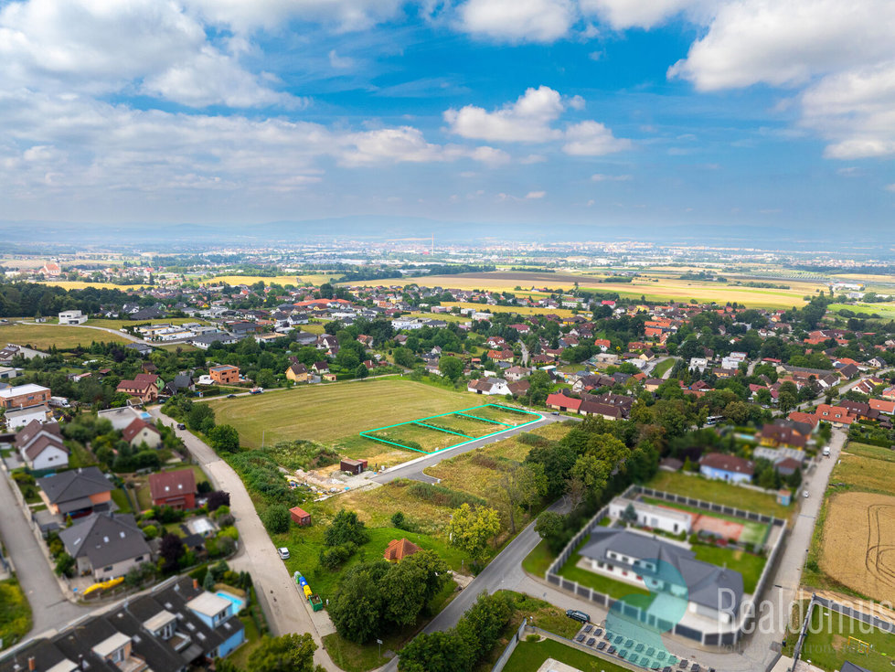 Prodej stavební parcely 802 m², Hůry