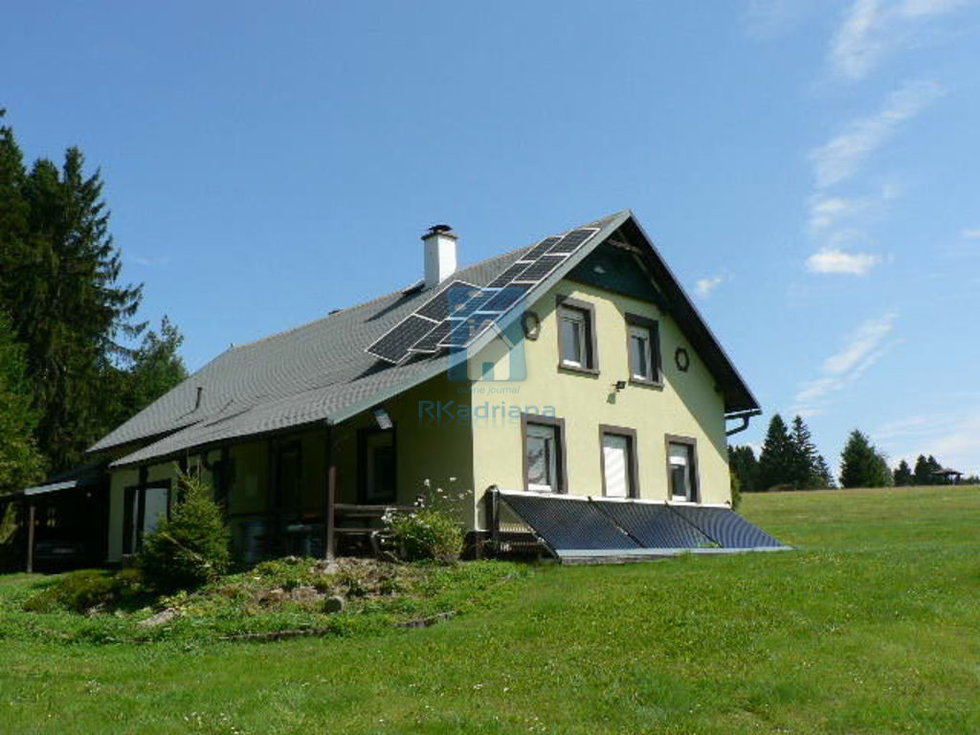 Prodej rodinného domu 245 m², Lesná