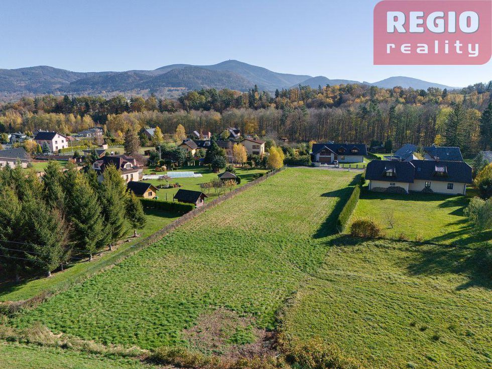 Prodej stavební parcely 1761 m², Pstruží