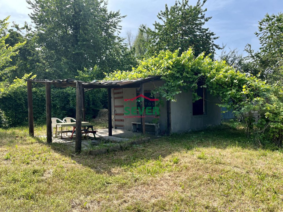 Prodej zahrady 700 m², Obrnice