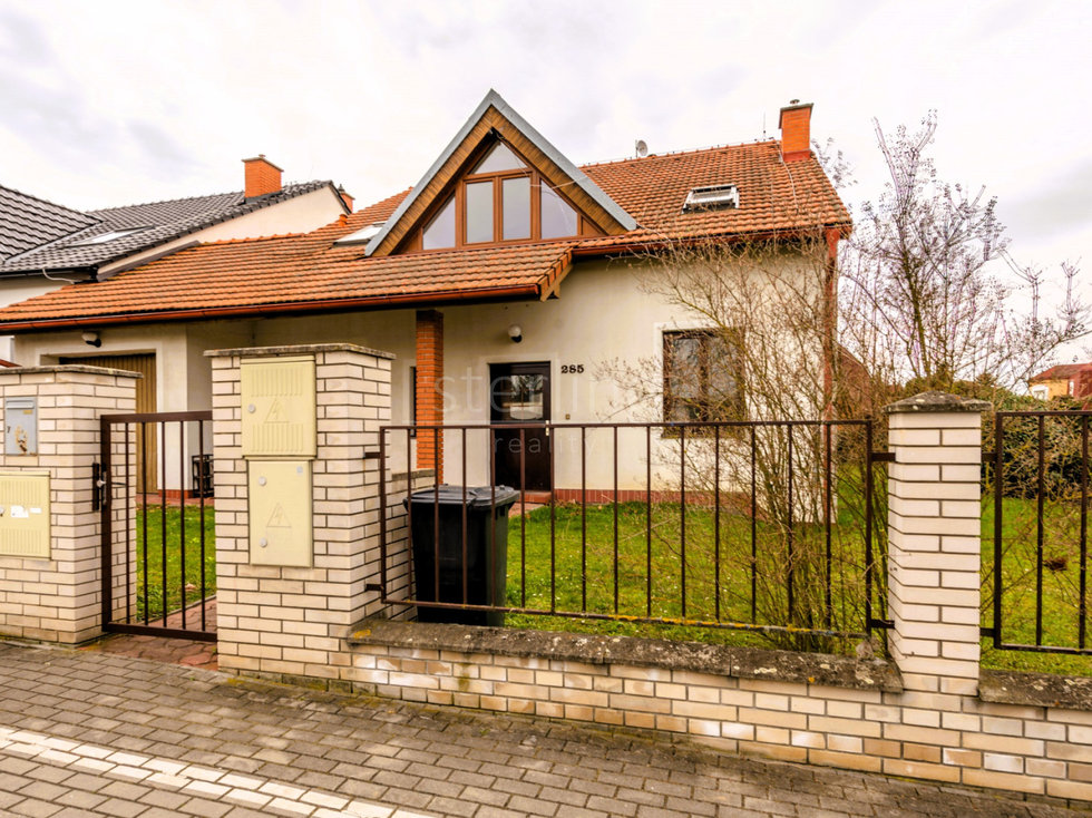 Prodej rodinného domu 201 m², Vestec