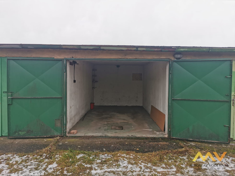 Pronájem garáže 18 m², Hradec Králové