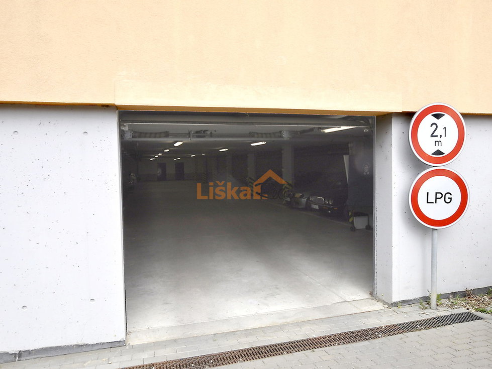 Prodej parkovacího místa 12 m², Brno