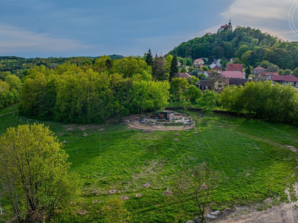 Prodej stavební parcely 1974 m², Vysoký Chlumec