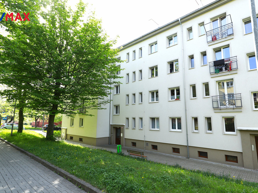 Prodej bytu 2+1 62 m², Ostrov
