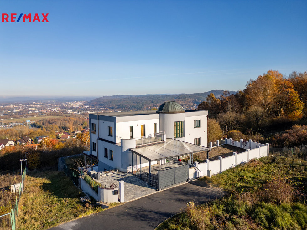 Prodej rodinného domu 483 m², Jenišov