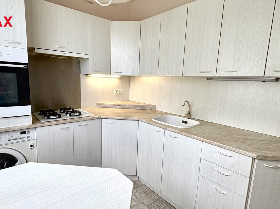 Prodej bytu 3+1 68 m², Ostrov