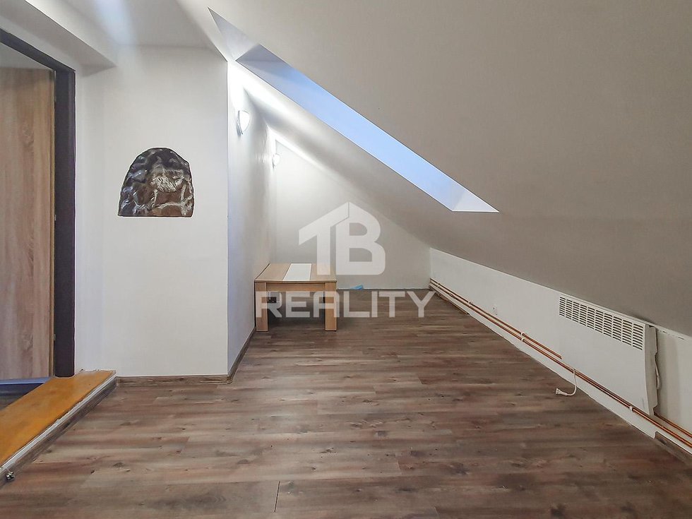 Pronájem bytu 5+1 a více 100 m², Skočice