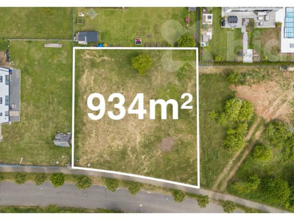 Prodej stavební parcely 934 m², Zbuzany