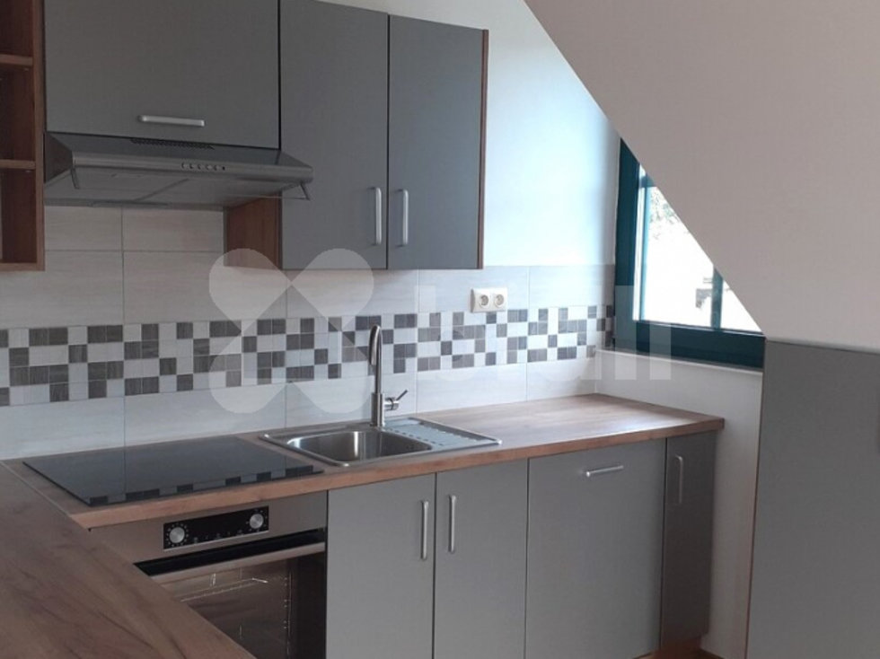 Pronájem bytu 3+kk 75 m², Hlásnice