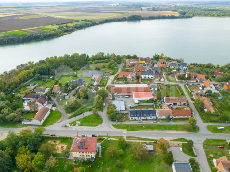 Prodej výrobního objektu 1290 m², Pohořelice