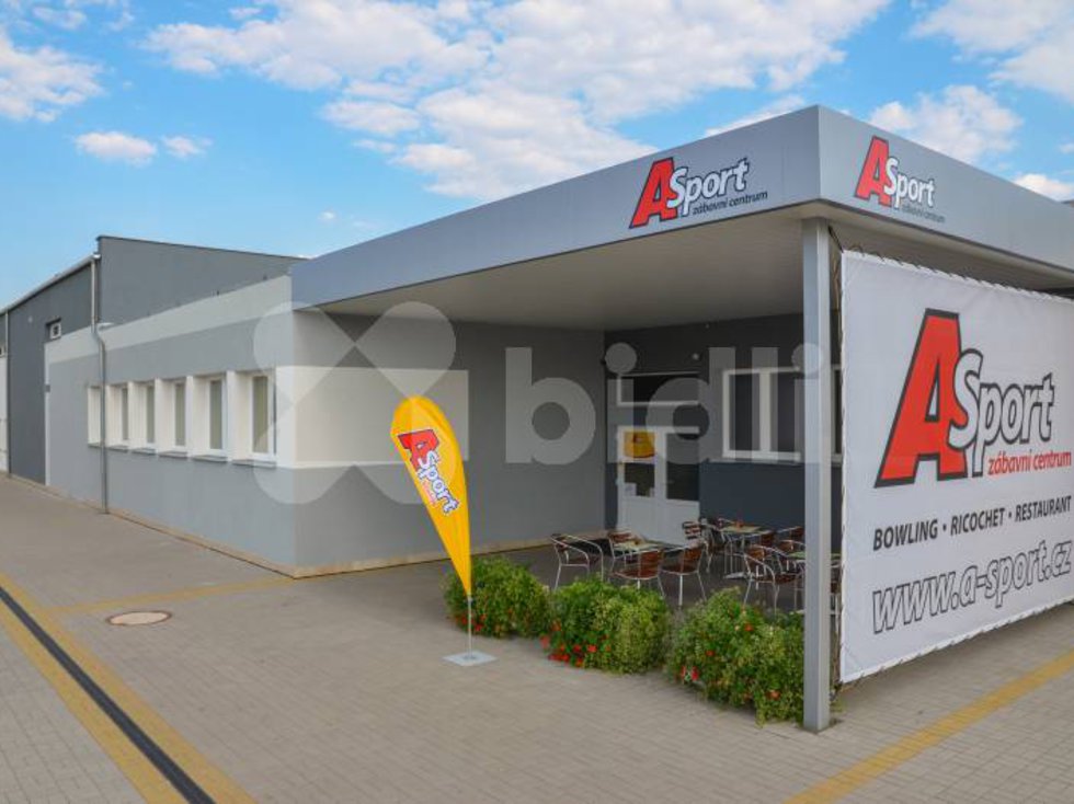 Prodej obchodu 2500 m², Hradec Králové