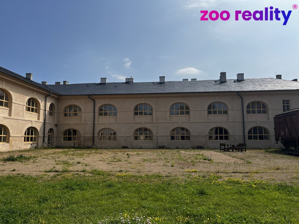 Pronájem kanceláře 435 m², Terezín