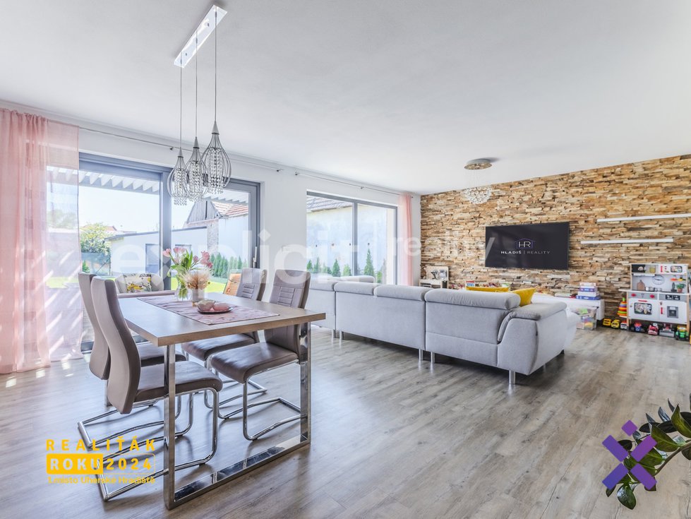 Prodej rodinneho domu 4+kk 204 m², pozemek 465 m² – Blatnice pod Svatym Antoninkem, okres Hodonin4
