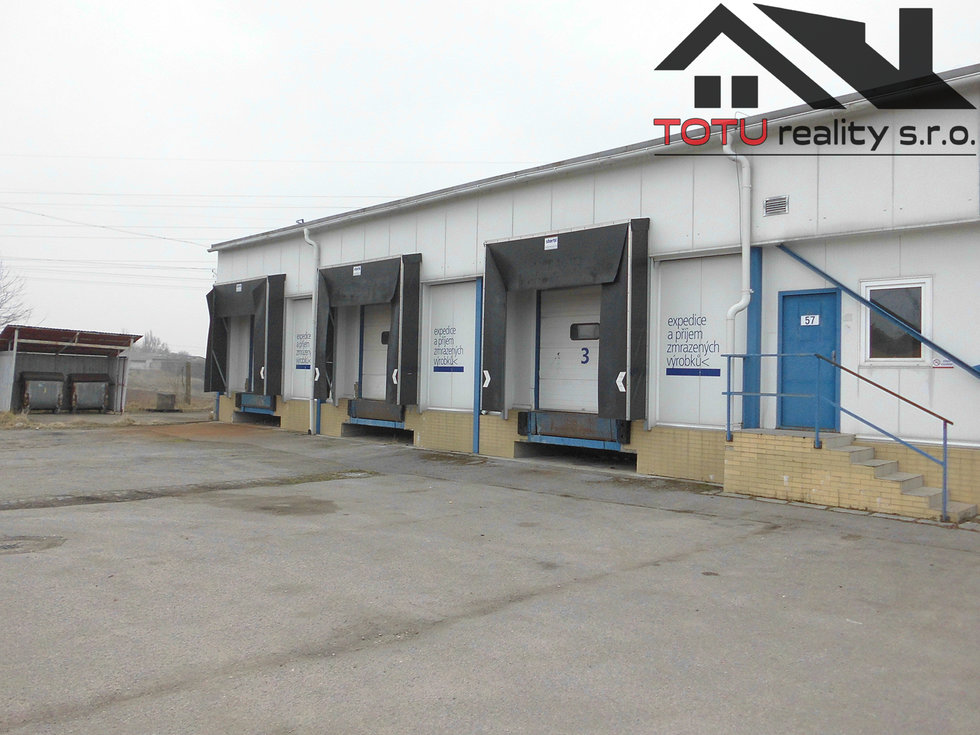 Pronájem skladu 2200 m², Černožice