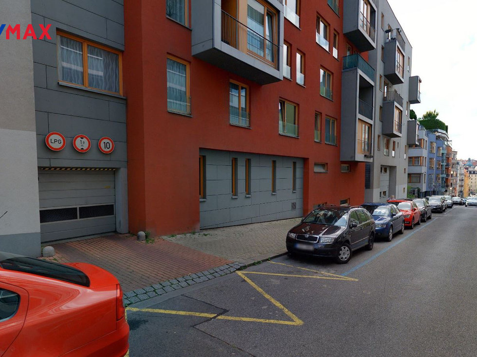 Pronájem parkovacího místa 13 m², Praha