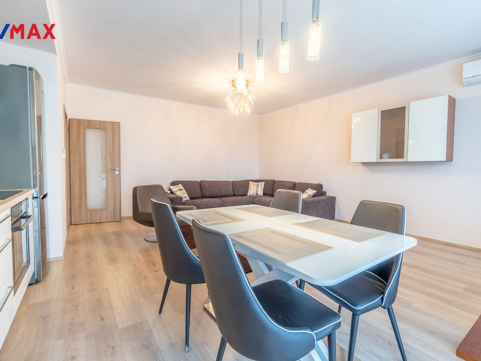 Pronájem bytu 2+kk 63 m², Praha