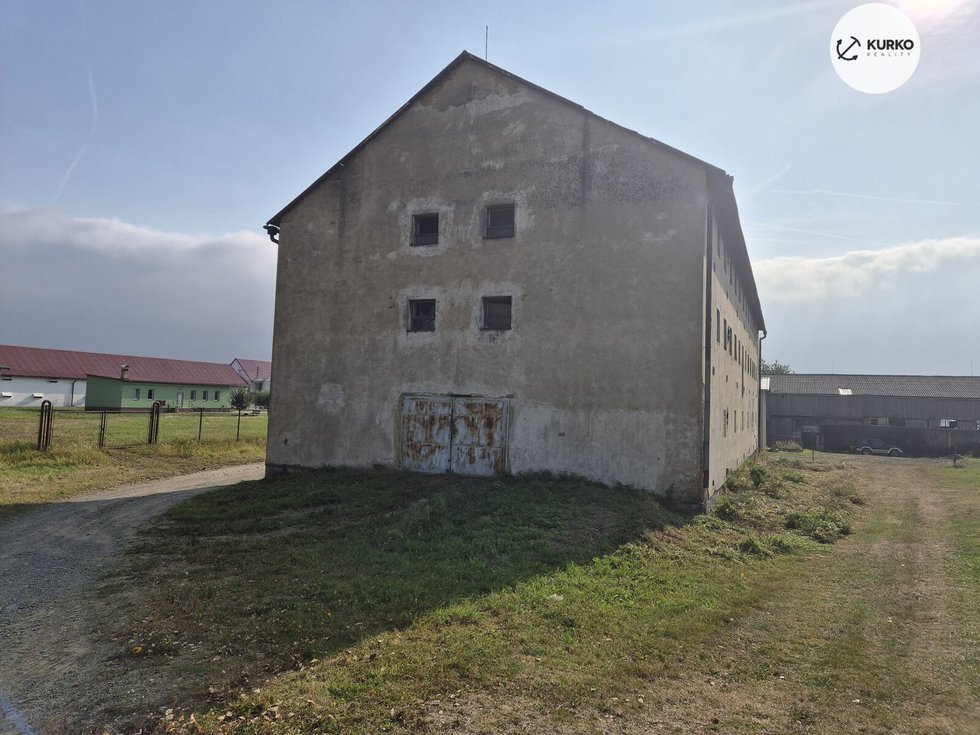 Pronájem zemědělského objektu 752 m², Melč