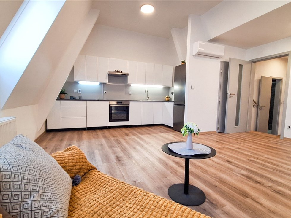 Pronájem bytu 3+kk 65 m², Miroslav