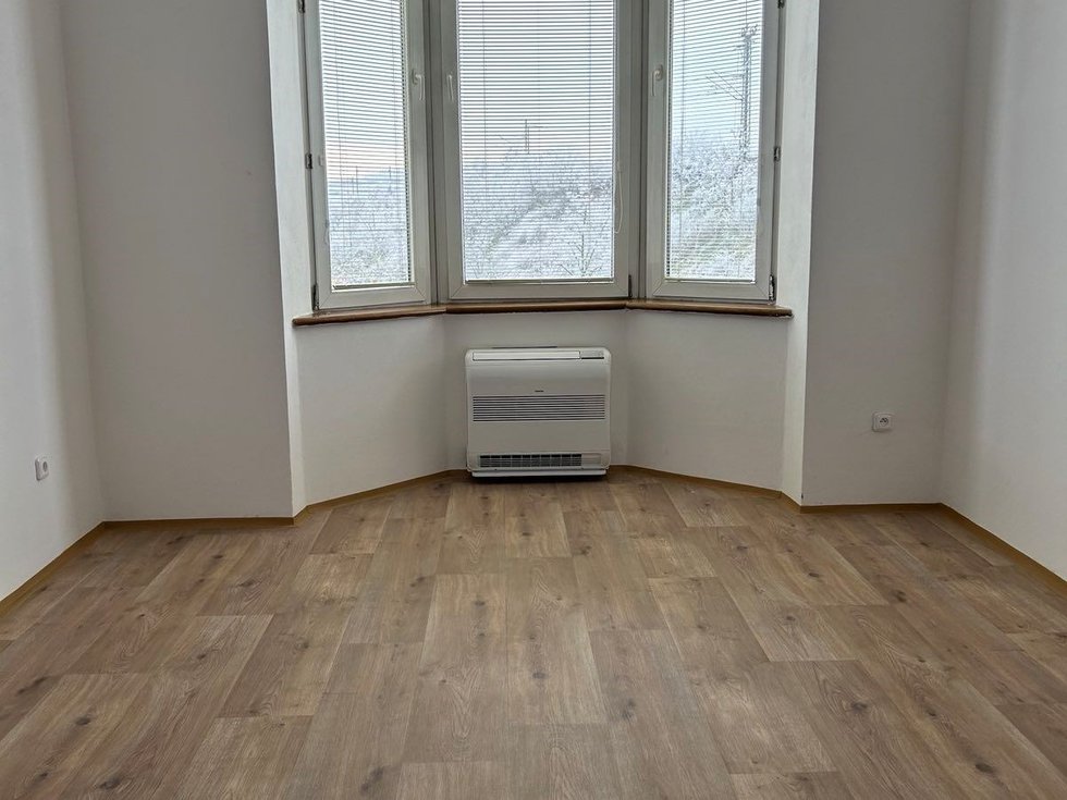 Pronájem bytu 4+1 88 m², Znojmo