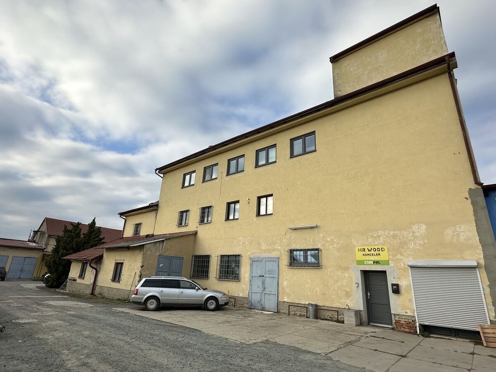 Pronájem skladu 845 m², Žatčany